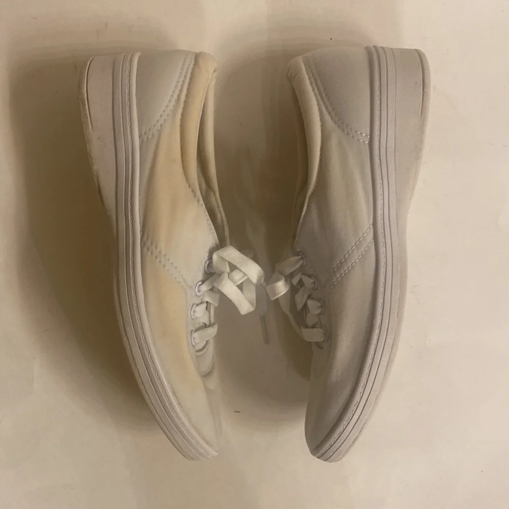GRASSHOPPERS by KEDS White Cotton Twill Lace Up Sneakers Size 8 EUC lcsr